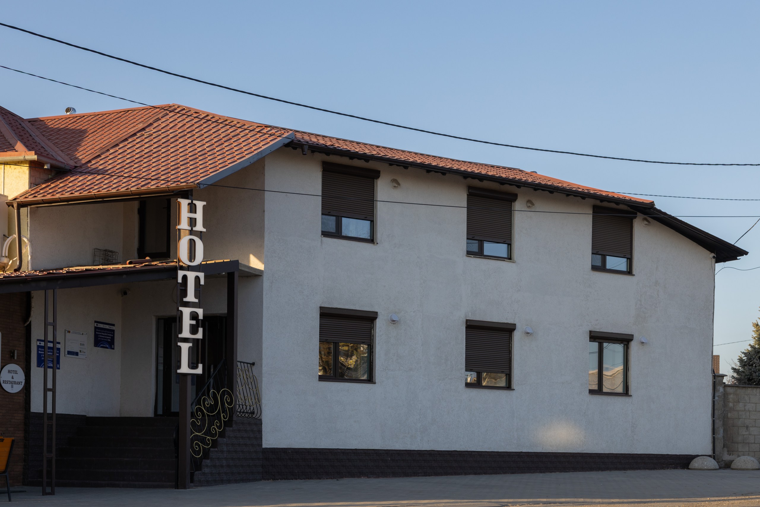 La hotarul apelor începe povestea