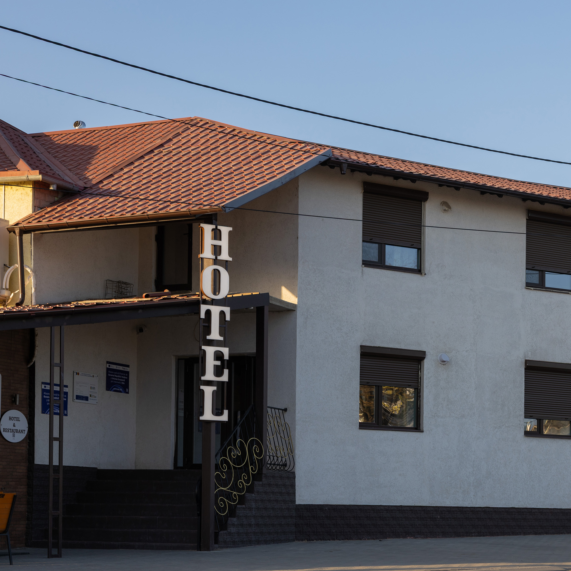 La hotarul apelor începe povestea